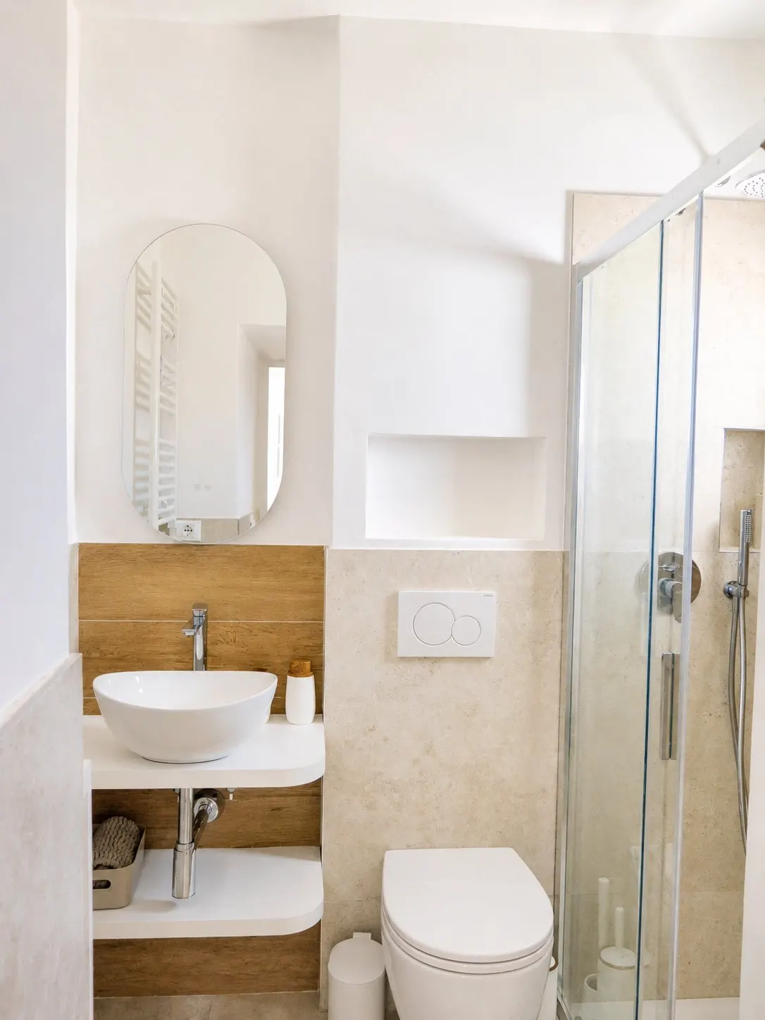 Bagno moderno con doccia
